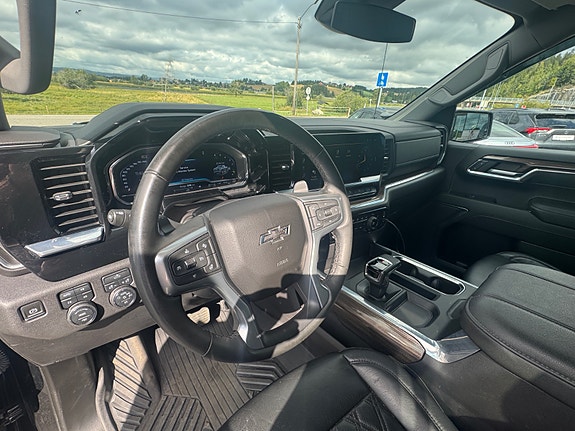 Chevrolet Silverado 1500 15 of 18