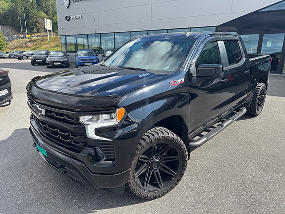Chevrolet Silverado 1500 2 of 18