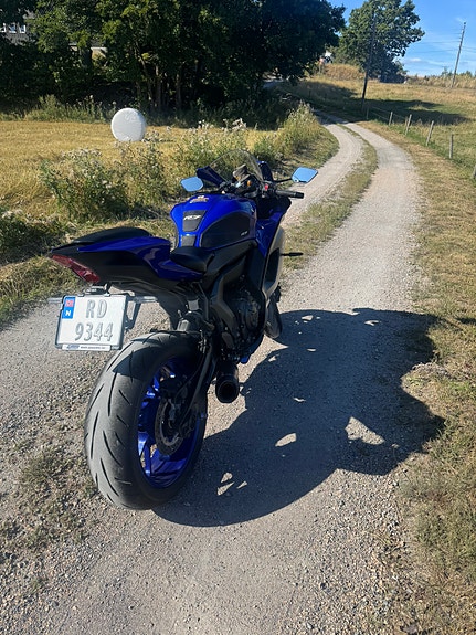 Yamaha R7 5 of 9