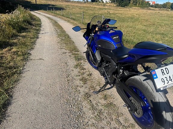 Yamaha R7 9 of 9