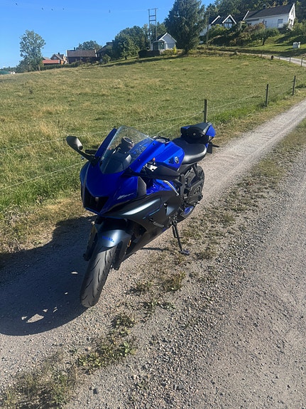 Yamaha R7 7 of 9
