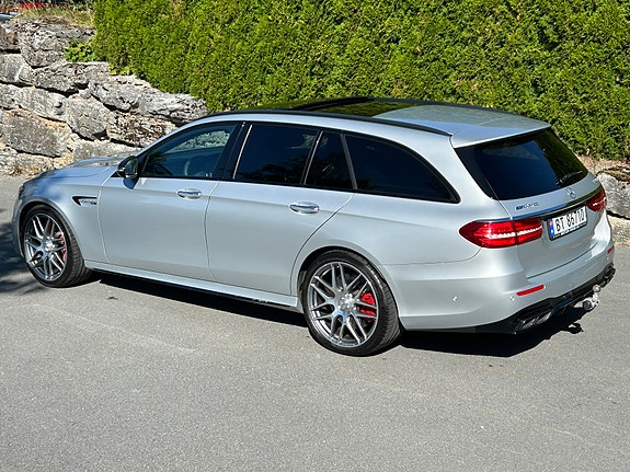 Mercedes-Benz E63 13 of 30