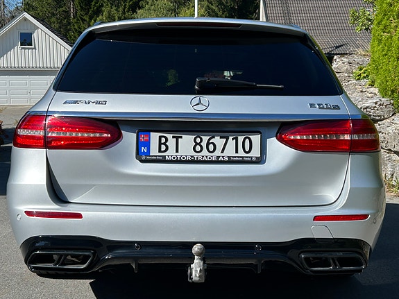 Mercedes-Benz E63 11 of 30