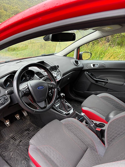 Ford Fiesta 7 of 17