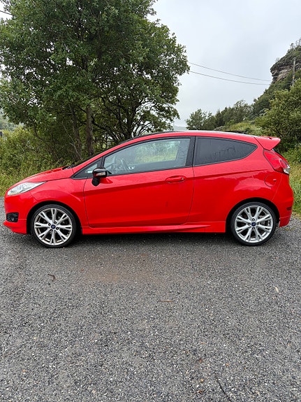Ford Fiesta 3 of 17