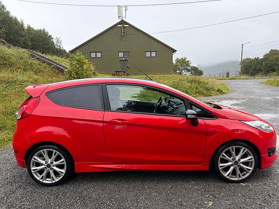 Ford Fiesta 2 of 17
