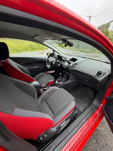 Ford Fiesta 9 of 17