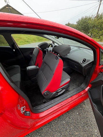 Ford Fiesta 8 of 17
