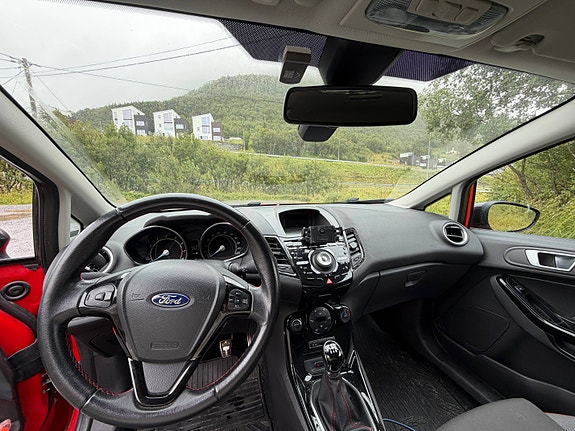 Ford Fiesta 10 of 17