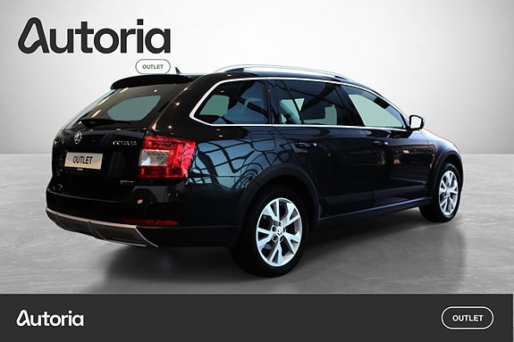 Skoda Octavia Scout 2 of 24
