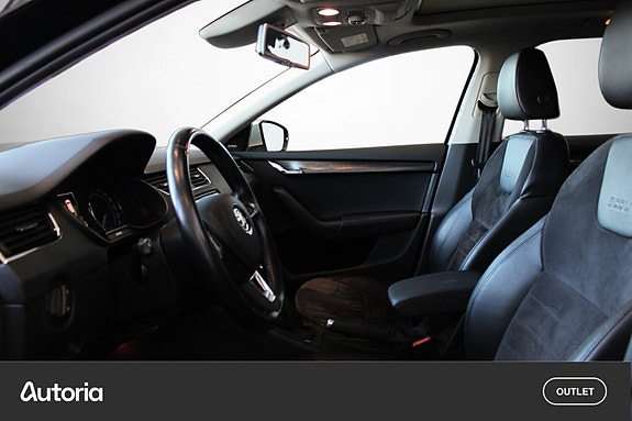 Skoda Octavia Scout 10 of 24