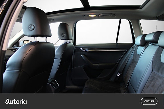 Skoda Octavia Scout 12 of 24