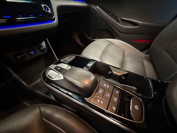 Hyundai IONIQ 24 of 30