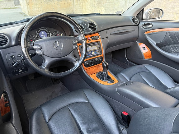 Mercedes-Benz CLK200 10 of 17
