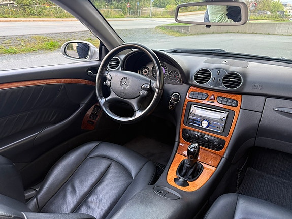 Mercedes-Benz CLK200 8 of 17