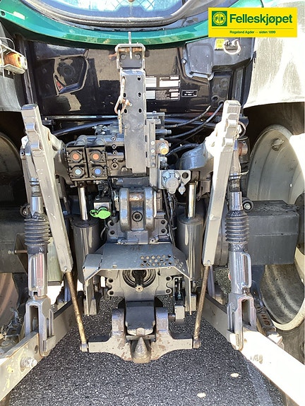 Valtra N134 4 of 10
