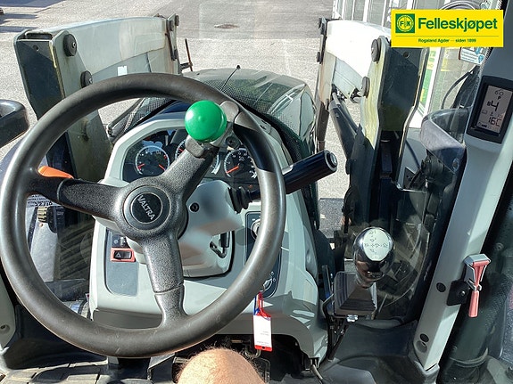 Valtra N134 8 of 10