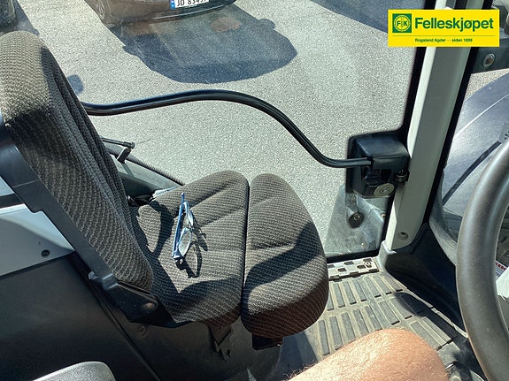 Valtra N134 7 of 10