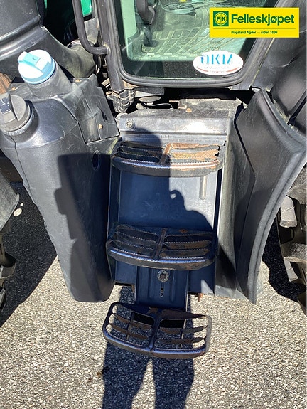 Valtra N134 5 of 10