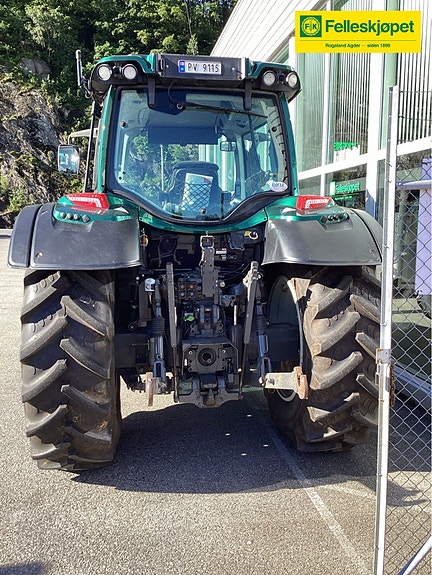Valtra N134 3 of 10