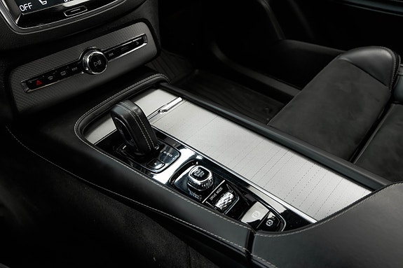Volvo XC90 20 of 25
