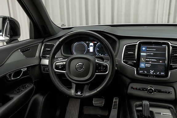 Volvo XC90 18 of 25