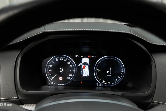 Volvo XC90 25 of 25