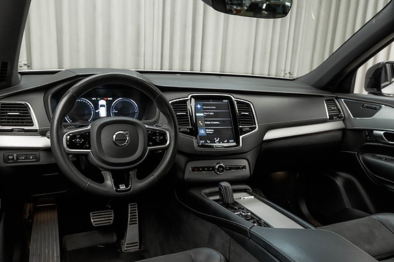 Volvo XC90 16 of 25
