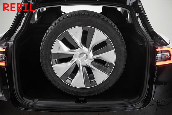 Tesla Model Y 25 of 27