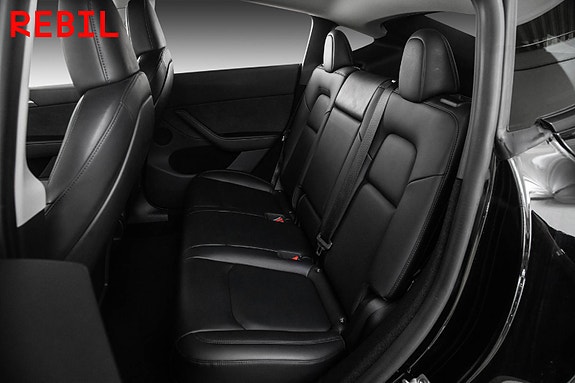Tesla Model Y 10 of 27