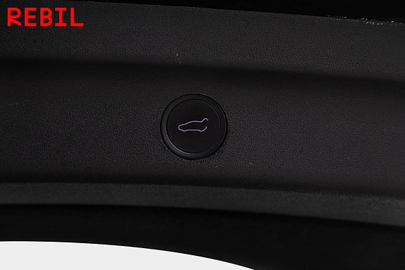 Tesla Model Y 26 of 27