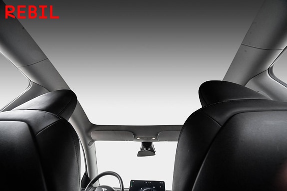 Tesla Model Y 22 of 27