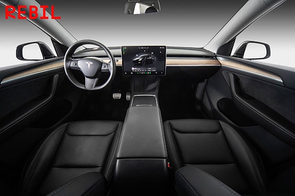 Tesla Model Y 11 of 27