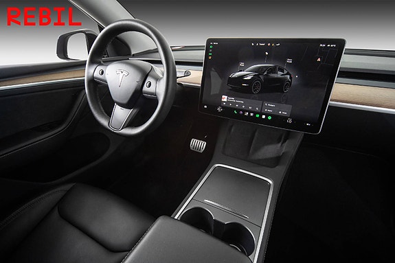 Tesla Model Y 14 of 27