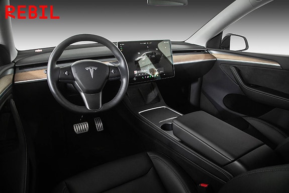 Tesla Model Y 9 of 27