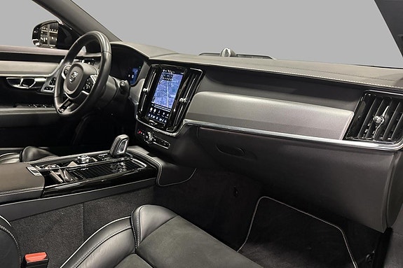 Volvo V90 26 of 30