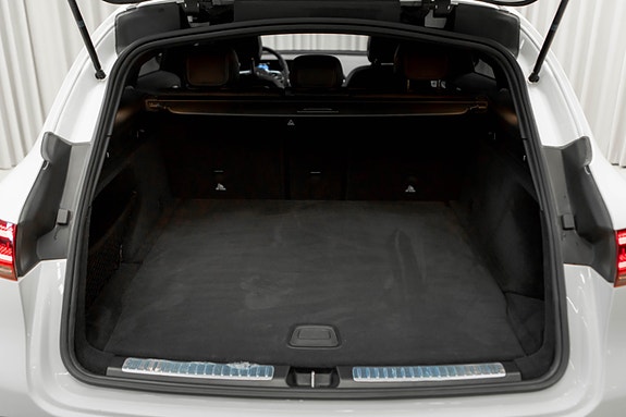 Mercedes-Benz EQC400 13 of 30