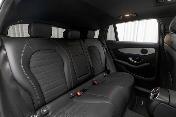 Mercedes-Benz EQC400 17 of 30
