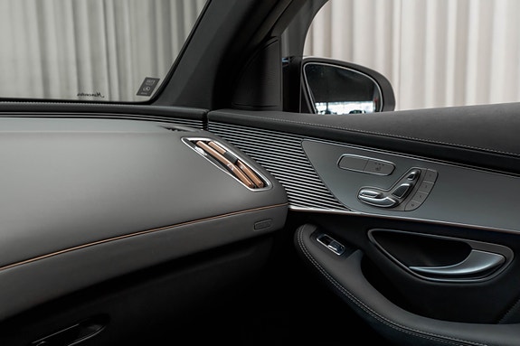 Mercedes-Benz EQC400 22 of 30