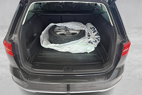 Volkswagen Passat Alltrack 17 of 21