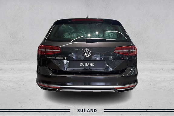 Volkswagen Passat Alltrack 4 of 21