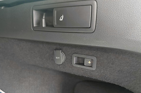 Volkswagen Passat Alltrack 19 of 21
