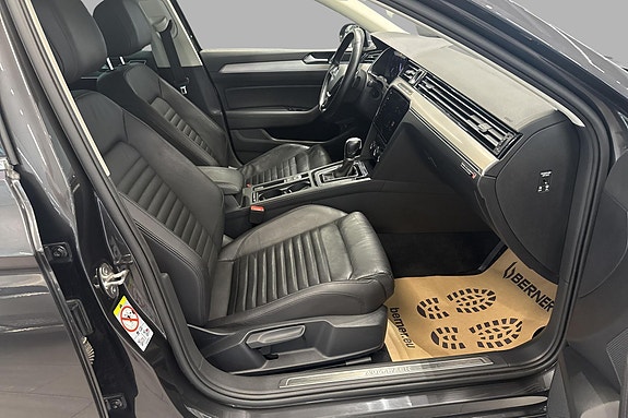 Volkswagen Passat Alltrack 14 of 21