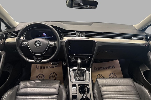 Volkswagen Passat Alltrack 9 of 21