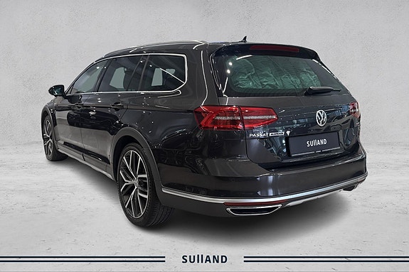 Volkswagen Passat Alltrack 3 of 21