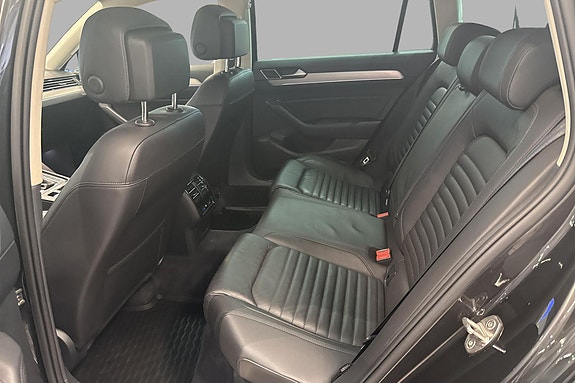 Volkswagen Passat Alltrack 16 of 21