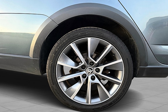 Skoda Octavia Scout 12 of 30