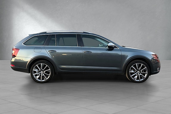 Skoda Octavia Scout 10 of 30