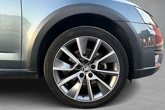 Skoda Octavia Scout 11 of 30