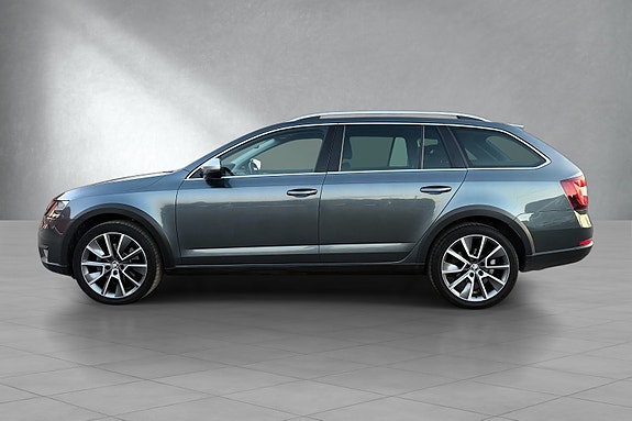 Skoda Octavia Scout 4 of 30